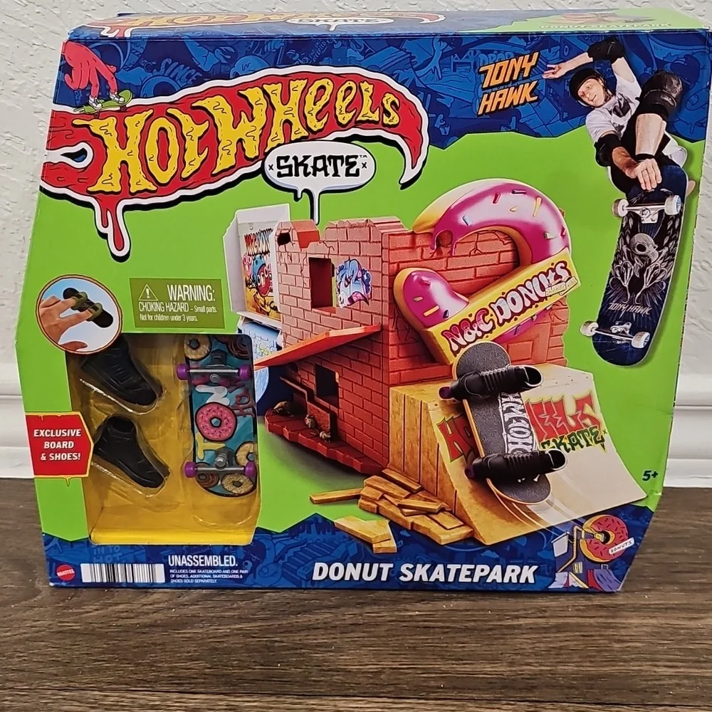 Hot Wheels Skate Tony Hawk Bundle Of Donut Skatepark, Aquarium, Amusement  Park